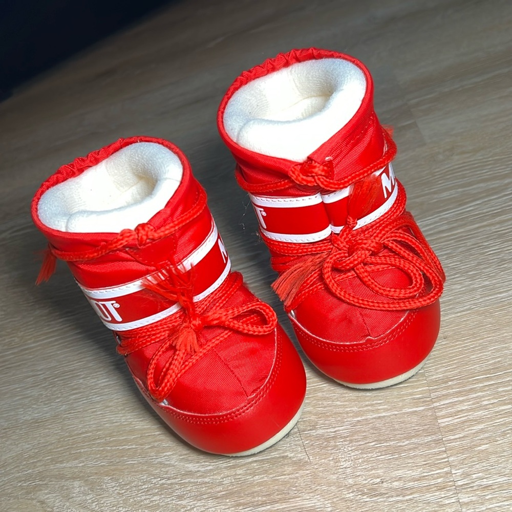 baby girl moon boots !